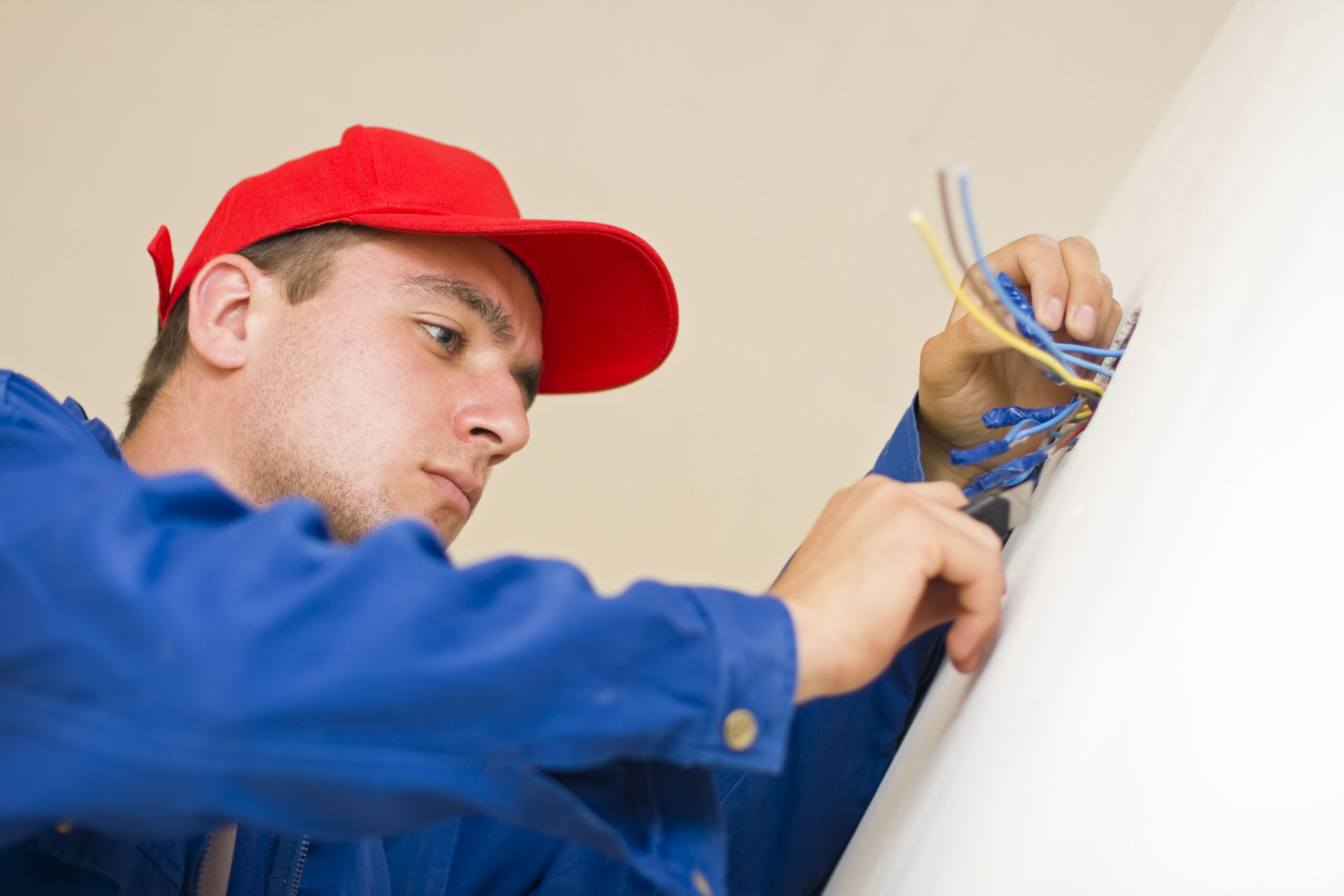 4 Signs You May Need an Electrician